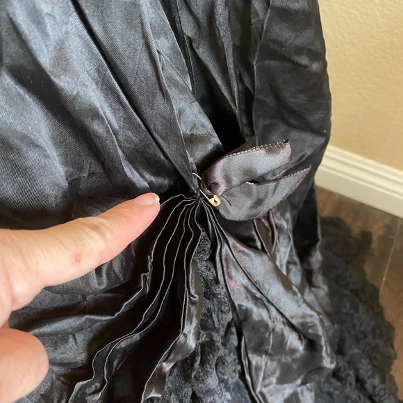 SOLD!!!! Gorgeous vintage black strapless satin and lace full length Ballgown - Picture 10 of 13